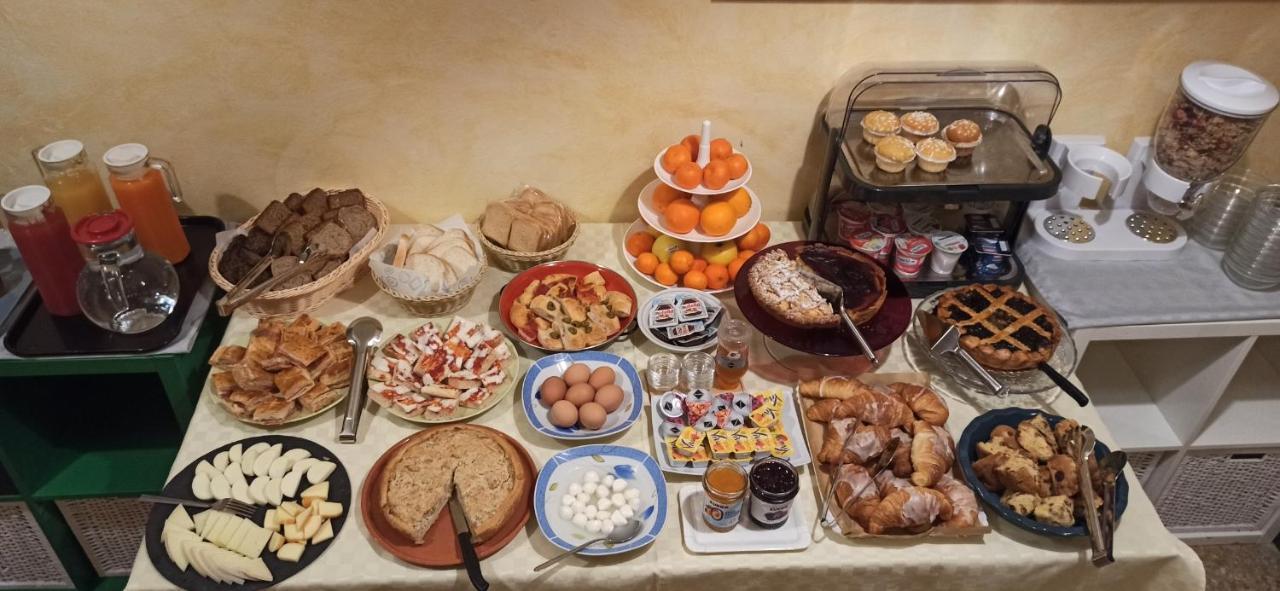 Bed and Breakfast La Gemma Di Elena Лукка Екстер'єр фото
